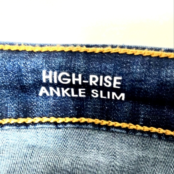Levi's Denizen High Rise Ankle Slim Jeans. Blue, Size 10/30. - Picture 12 of 14